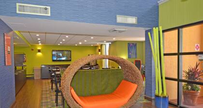 Comfort Inn & Suites Lantana - West Palm Beach South