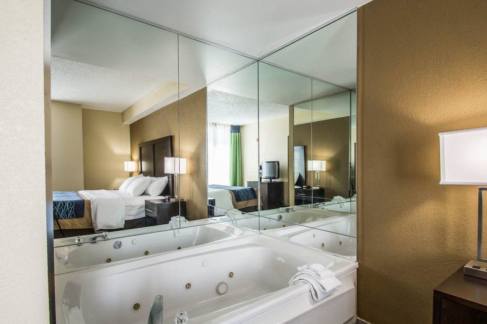 Comfort Inn & Suites Lantana - West Palm Beach South