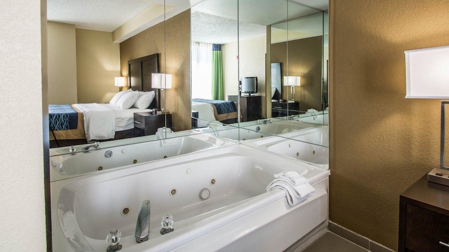 Comfort Inn & Suites Lantana - West Palm Beach South