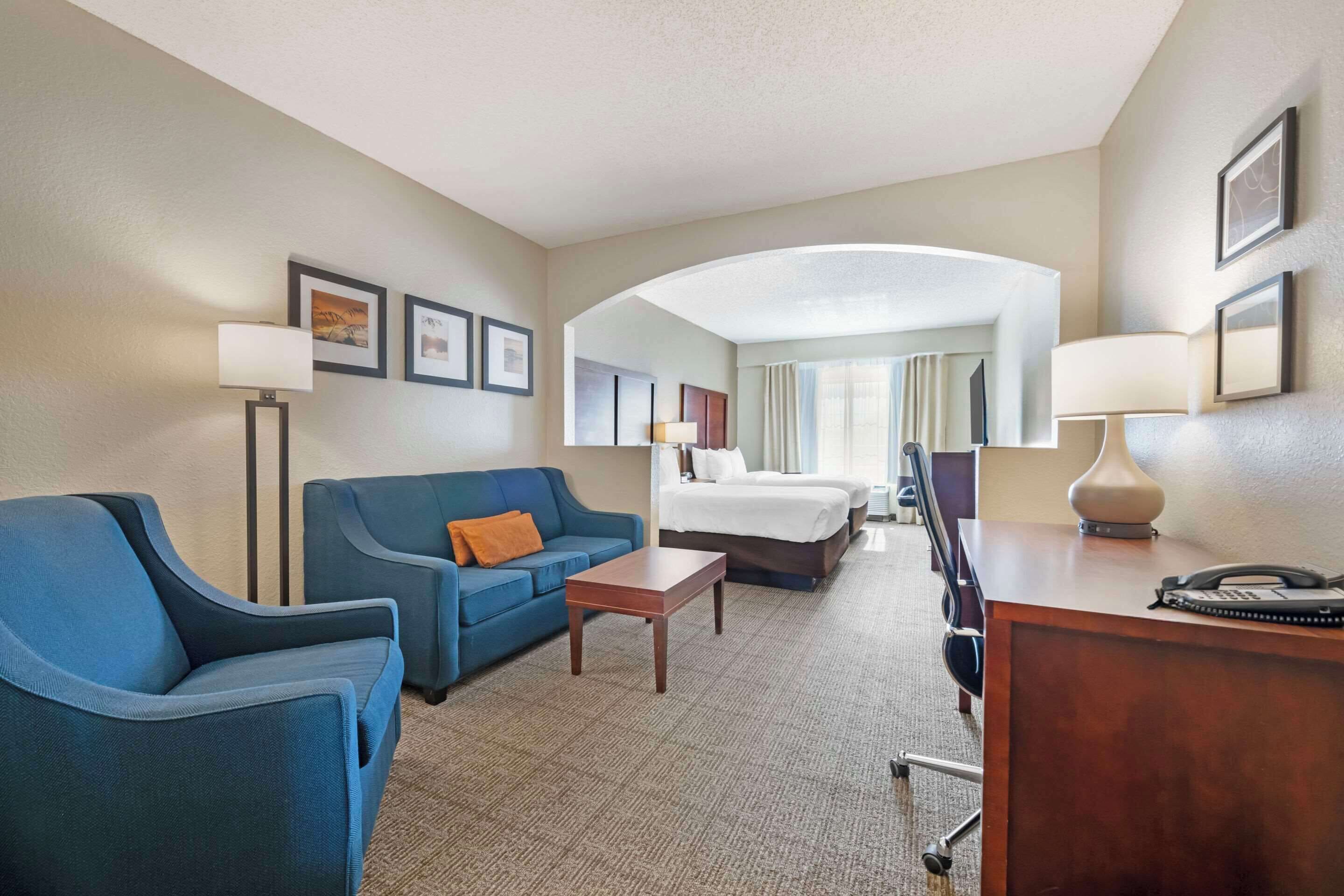 suite, 2 double beds, non smoking | desk, blackout curtains, iron/ironing board, free wifi