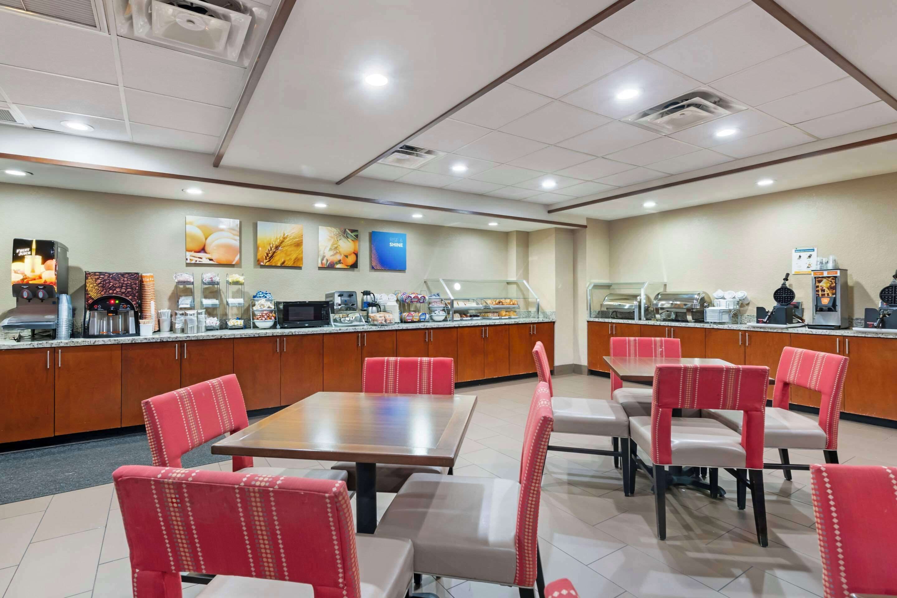 free buffet breakfast