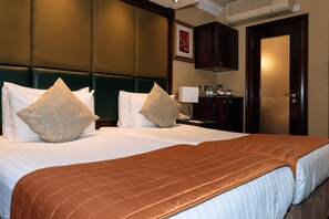 Deluxe Twin Room | 1 bedroom, in-room safe, desk, iron/ironing board