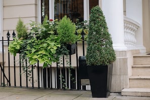 Front of property - The Premier Notting Hill (London)