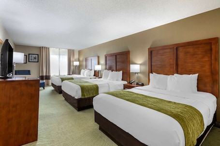 Suite, Multiple Beds, Non Smoking | Iron/ironing board, free WiFi, bed sheets