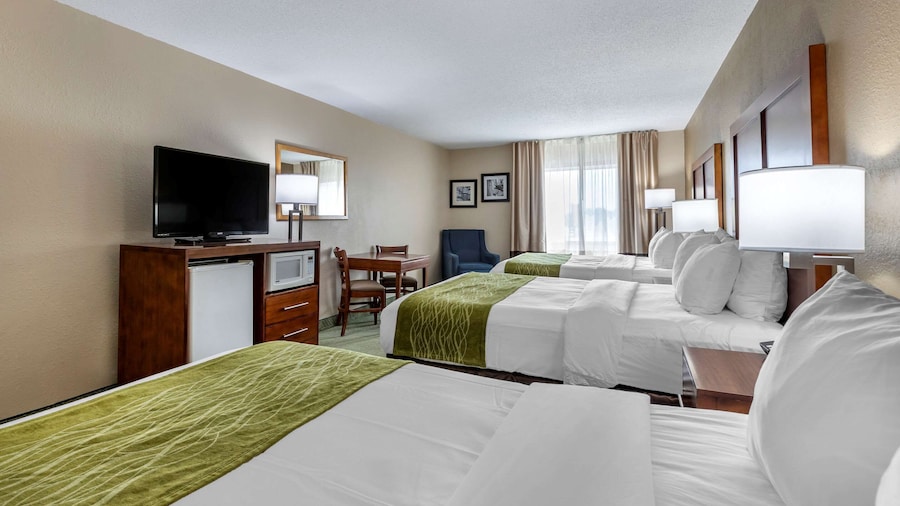 Comfort Inn Muscatine near Hwy 61