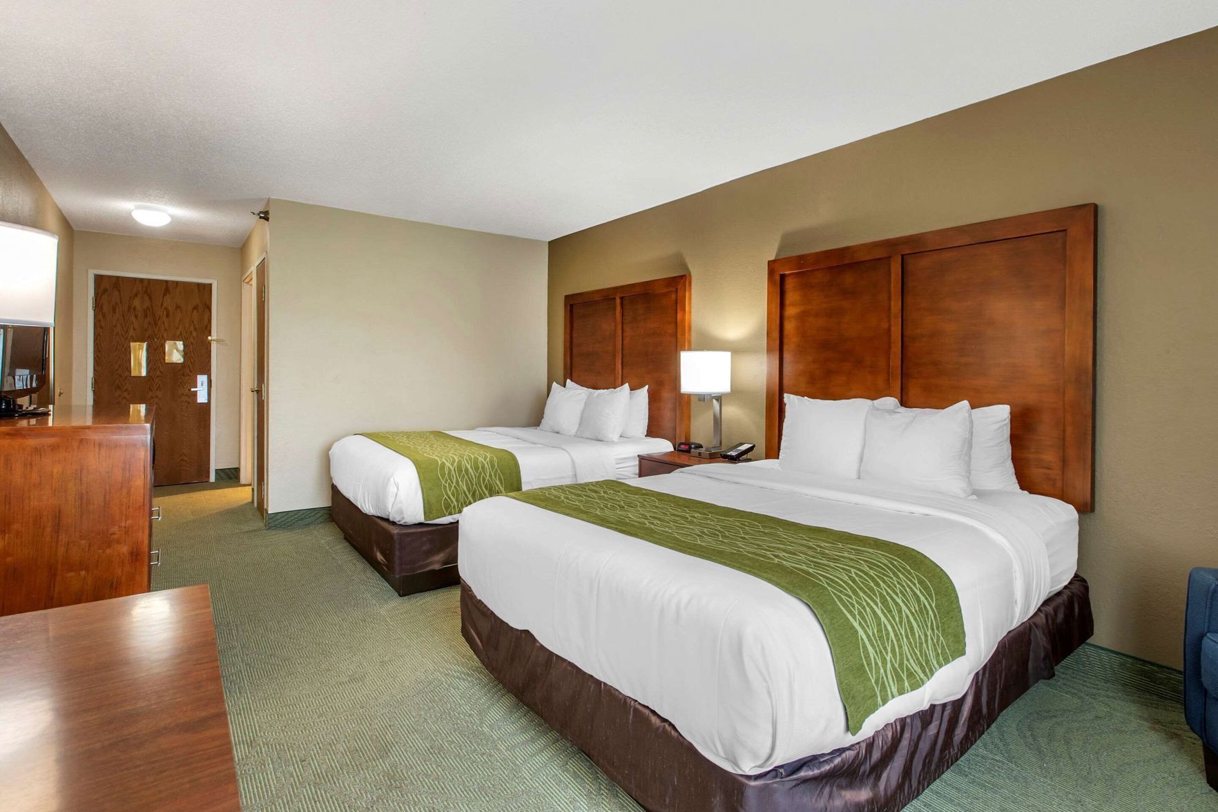 Iron/ironing board, free WiFi, bed sheets