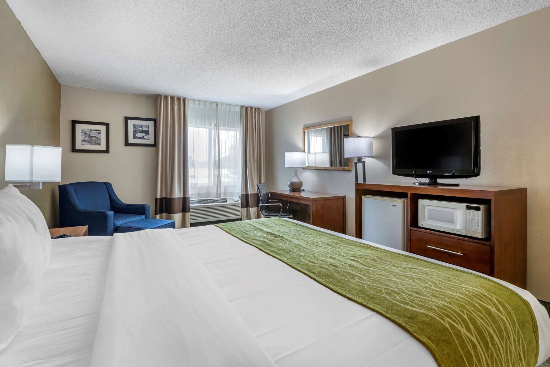 Iron/ironing board, free WiFi, bed sheets