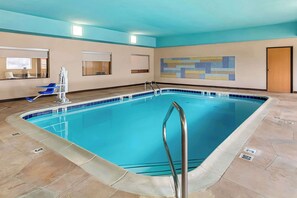 Indoor pool, sun loungers