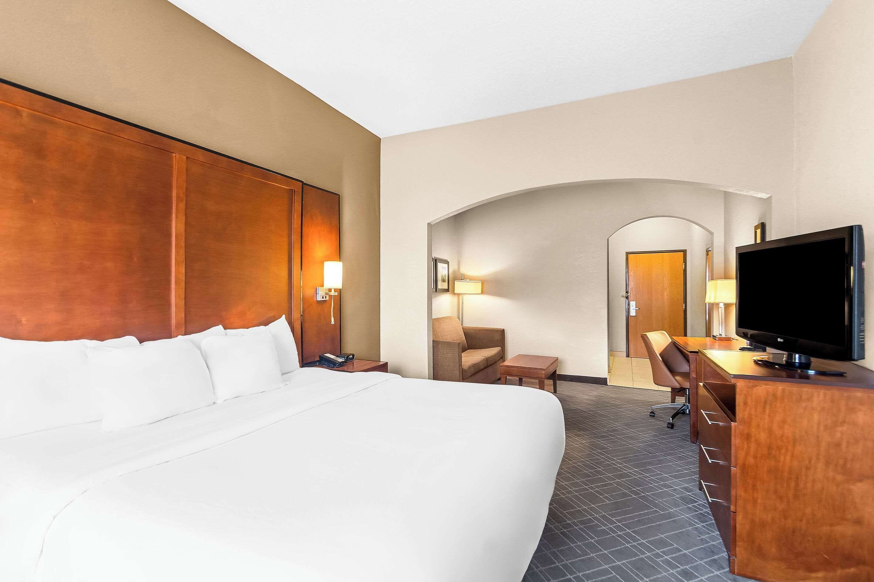 suite, 1 king bed, accessible, non smoking | premium bedding, desk, blackout curtains, iron/ironing board