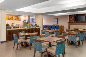 Free daily buffet breakfast  - Comfort Suites Regency Park (Cary)