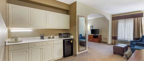 Executive Suite, 1 King Bed with Sofa bed, Non Smoking