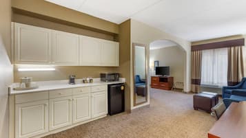 Executive Suite, 1 King Bed with Sofa bed, Non Smoking | Premium bedding, pillowtop beds, individually decorated