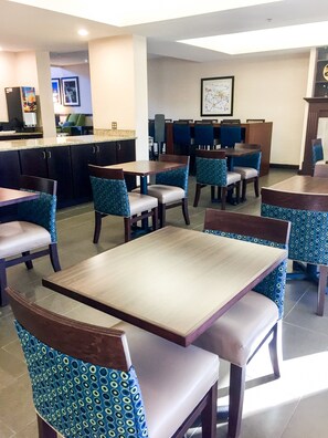 Desayuno buffet incluido todos los días 