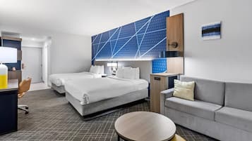 Suite, 2 Tempat Tidur Queen, Bebas Asap Rokok | Brankas, meja kerja, dan setrika/meja setrika