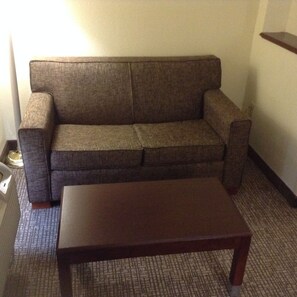 Standard Room, 1 King Bed, Smoking | Living area | Plasma TV