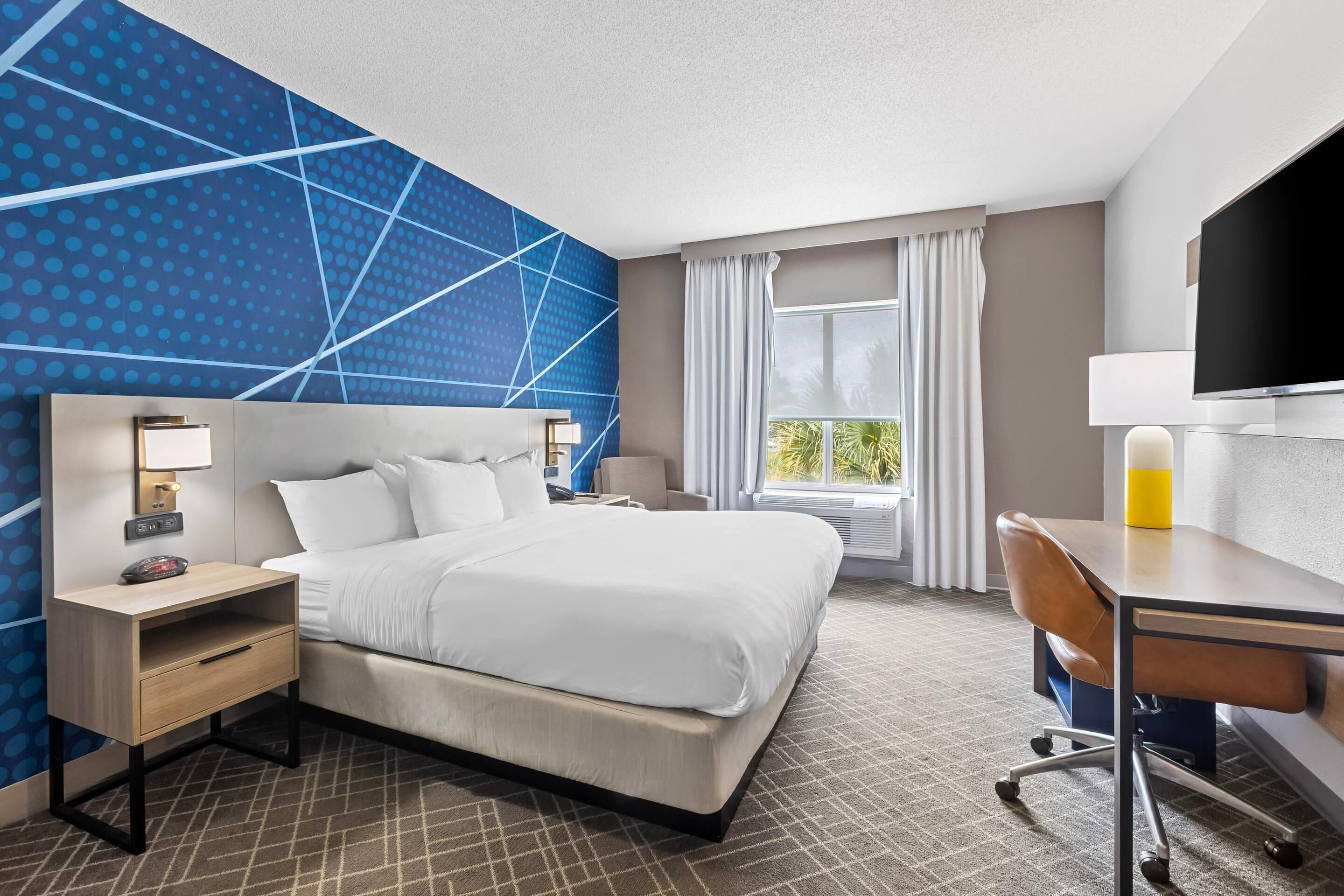 In-room safe, desk, iron/ironing board, cribs/infant beds