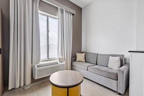 Suite (2 Queen and 1 Sofa bed)