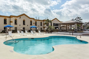 Seasonal outdoor pool, pool loungers