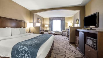 Bureau, fer et planche à repasser, lits pliants/supplémentaires