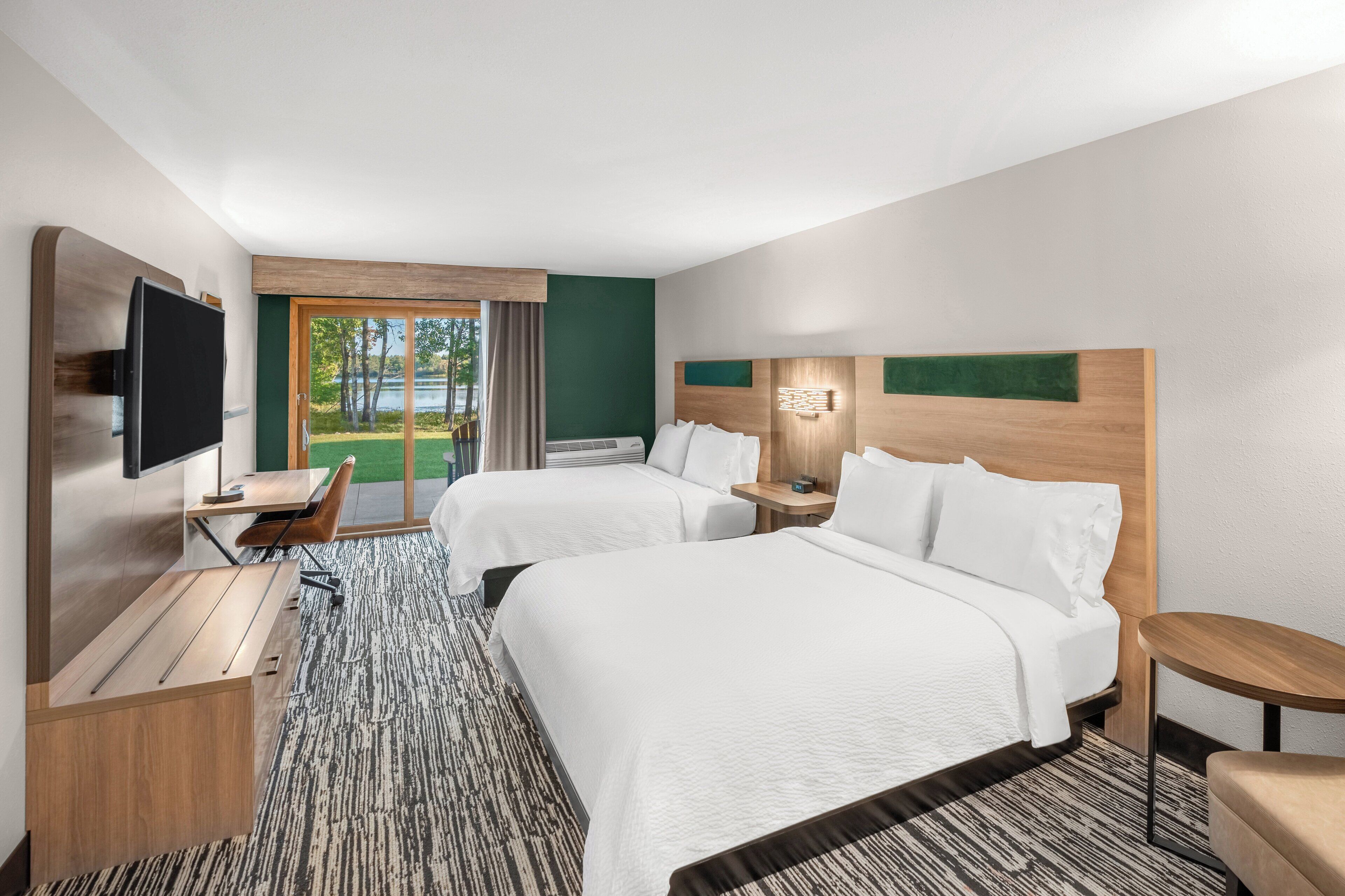 Room, 2 Queen Beds, Mobility Accessible, Lake View