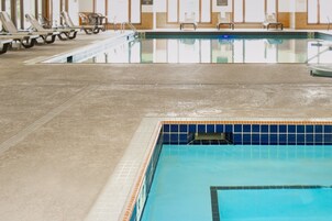 Indoor pool, sun loungers