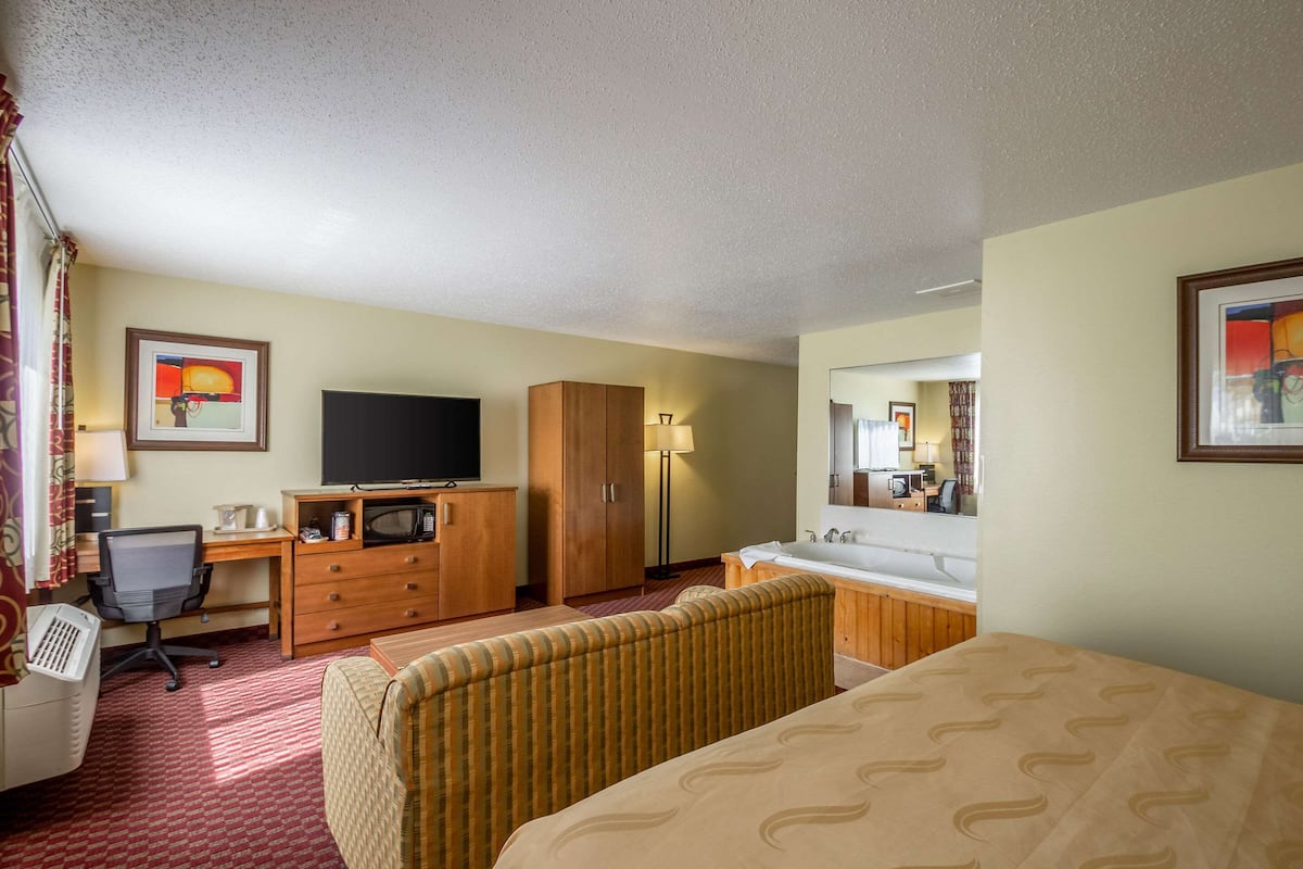Suite, 1 King-Bett und Schlafsofa, barrierefrei, Nichtraucher