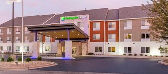Holiday Inn Express & Suites Chicago West - St Charles by IHG