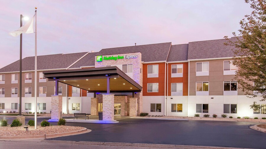 Holiday Inn Express & Suites Chicago West - St Charles by IHG
