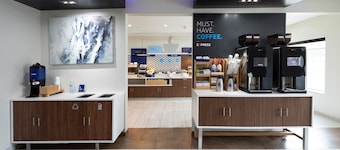 Holiday Inn Express & Suites Chicago West - St Charles by IHG