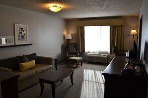 1 bedroom, down duvets, desk, blackout curtains