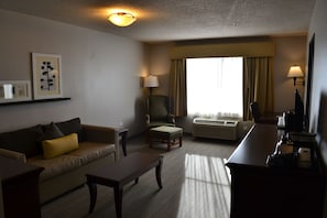 1 bedroom, down duvets, desk, blackout curtains