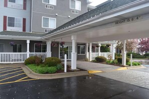 A covered outdoor area with a white railing, potted plants, and a sign indicating the height of the building. - Country Inn & Suites by Radisson, Gurnee, IL (Gurnee)