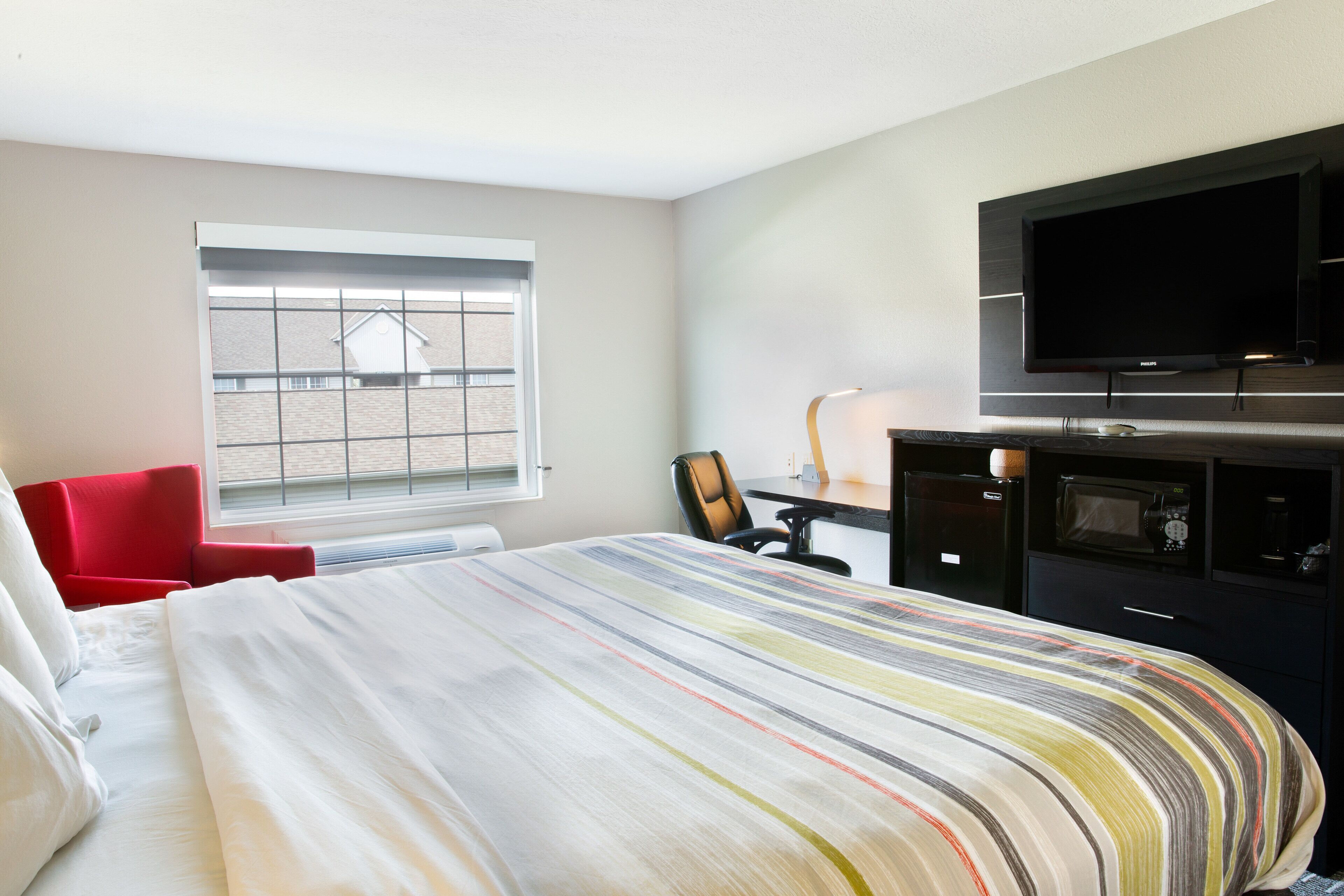 room, 1 king bed, non smoking | pillow-top beds, desk, laptop workspace, blackout curtains