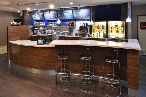 Breakfast and lunch served - Courtyard Suwanee by Marriott (Suwanee)