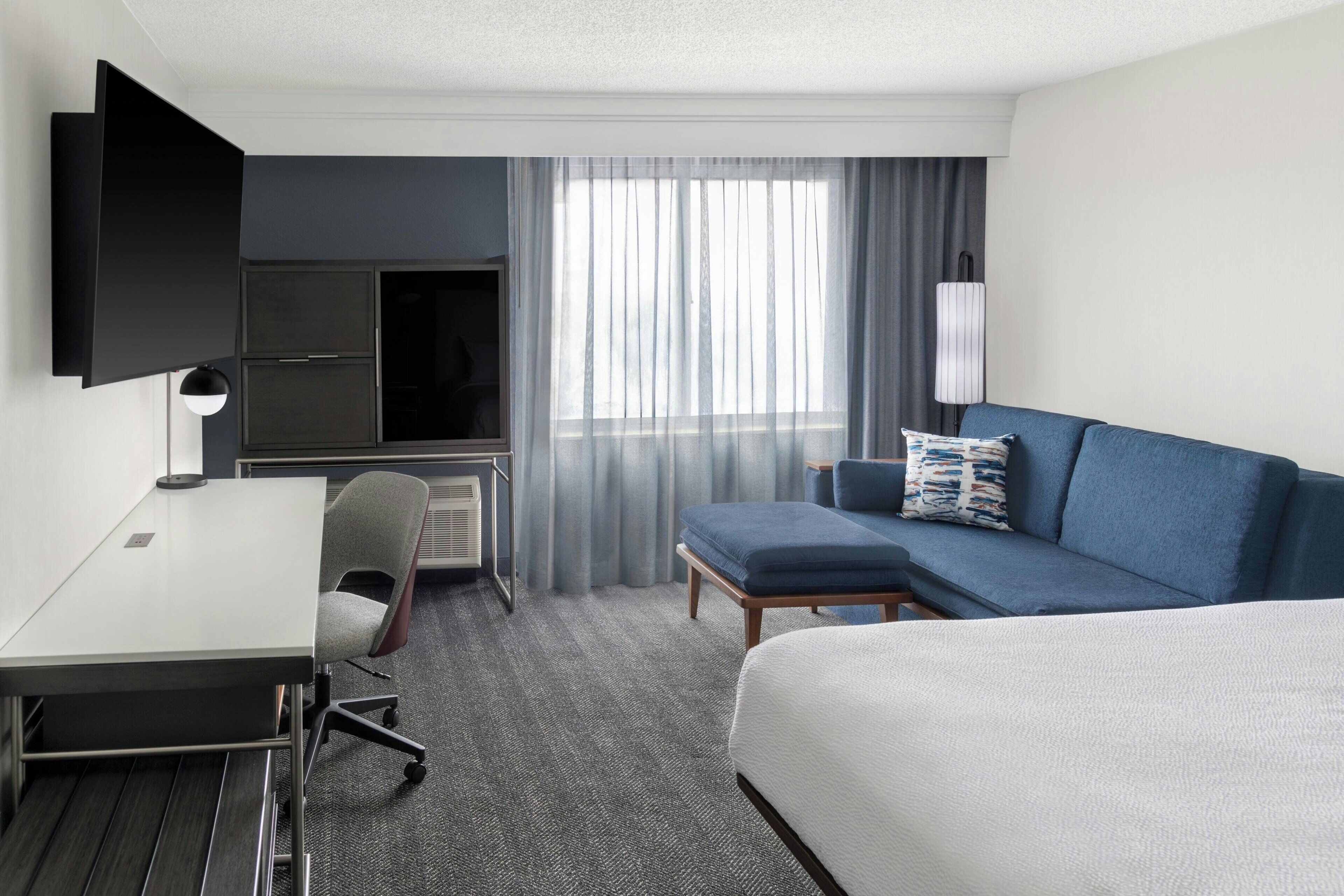 Room, 1 King Bed with Sofa bed, Non Smoking | Pillow-top beds, desk, blackout curtains, iron/ironing board