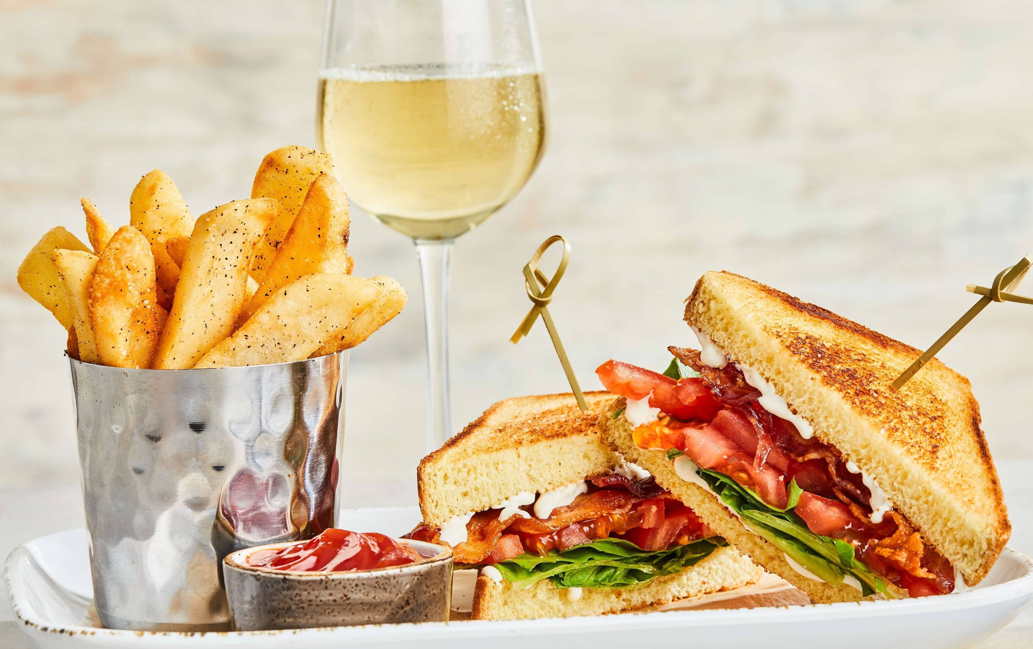 Photo - Courtyard Cleveland Airport South