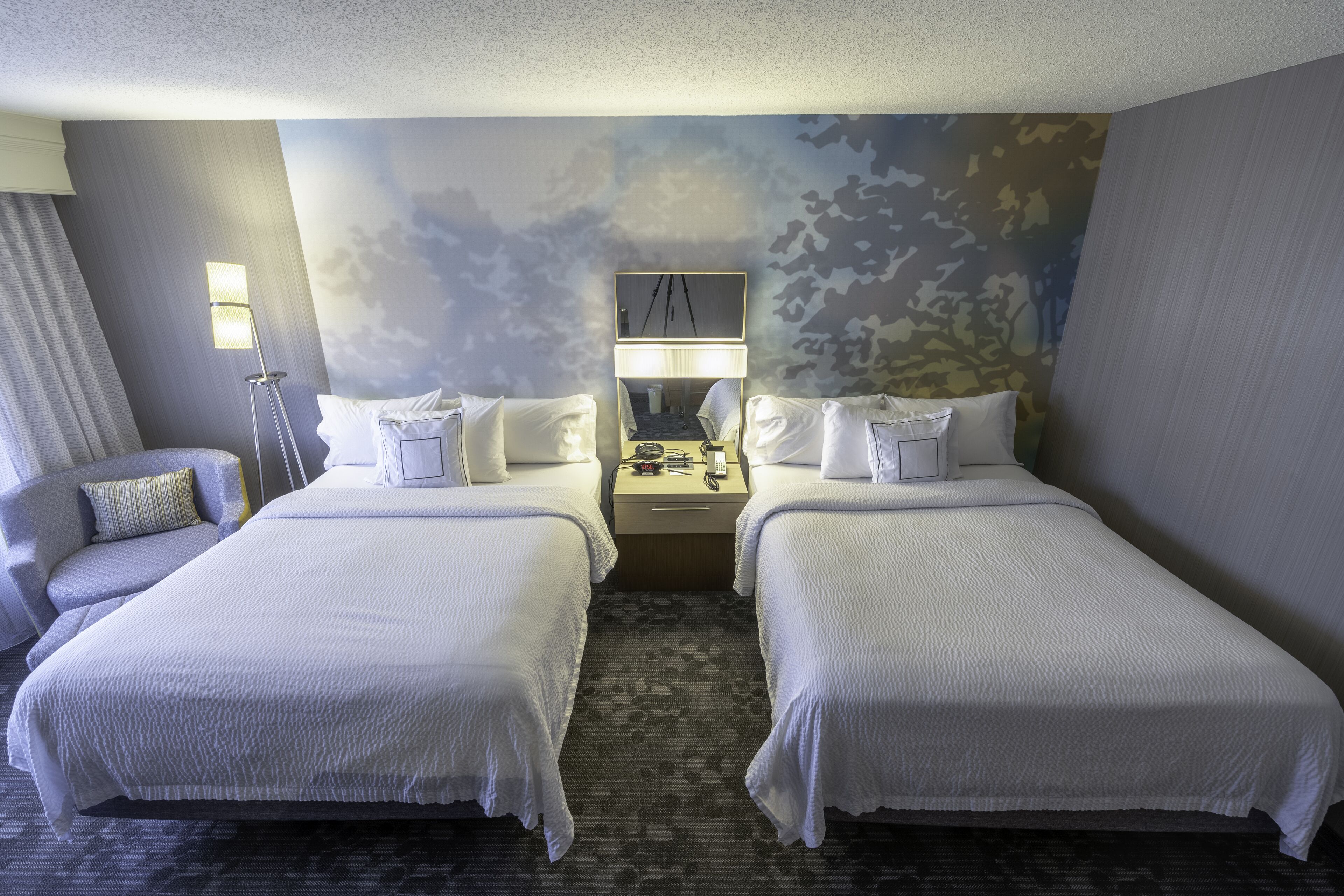 premium bedding, in-room safe, desk, laptop workspace