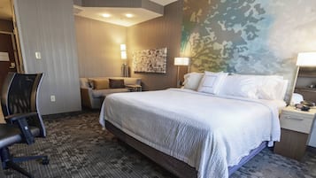 Kamar, 1 Tempat Tidur King dengan tempat tidur Sofa, Bebas Asap Rokok | Seprai premium, brankas, meja kerja, dan ruang kerja ramah laptop