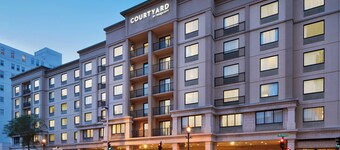 Courtyard by Marriott Milwaukee Downtown