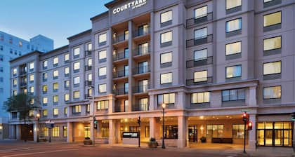 Courtyard by Marriott Milwaukee Downtown