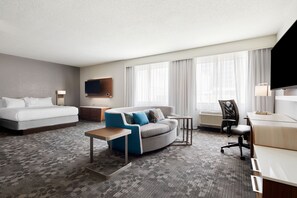 Hypo-allergenic bedding, desk, iron/ironing board, free cots/infant beds - Courtyard by Marriott Milwaukee Downtown (Milwaukee)
