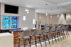 Bar (on property) - Courtyard by Marriott Milwaukee Downtown (Milwaukee)