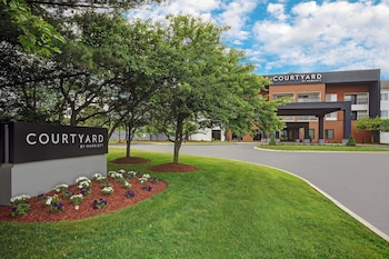 Courtyard by Marriott Raynham