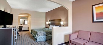 Days Inn & Suites by Wyndham Houston North/Spring