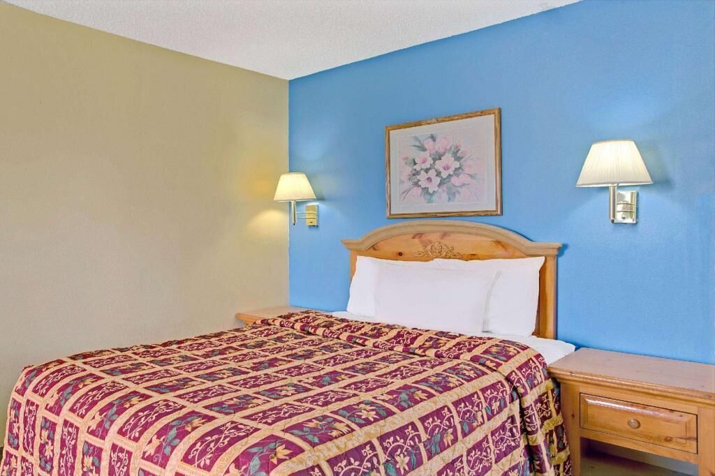 Desk, blackout curtains, iron/ironing board, free WiFi
