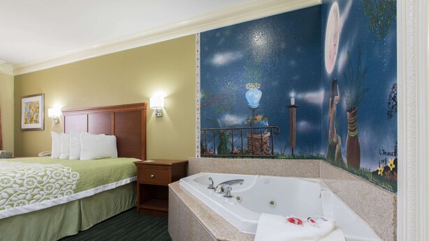 Room - Days Inn & Suites by Wyndham Big Spring (Big Spring)