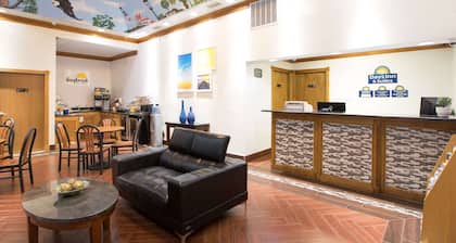 Days Inn & Suites by Wyndham Big Spring