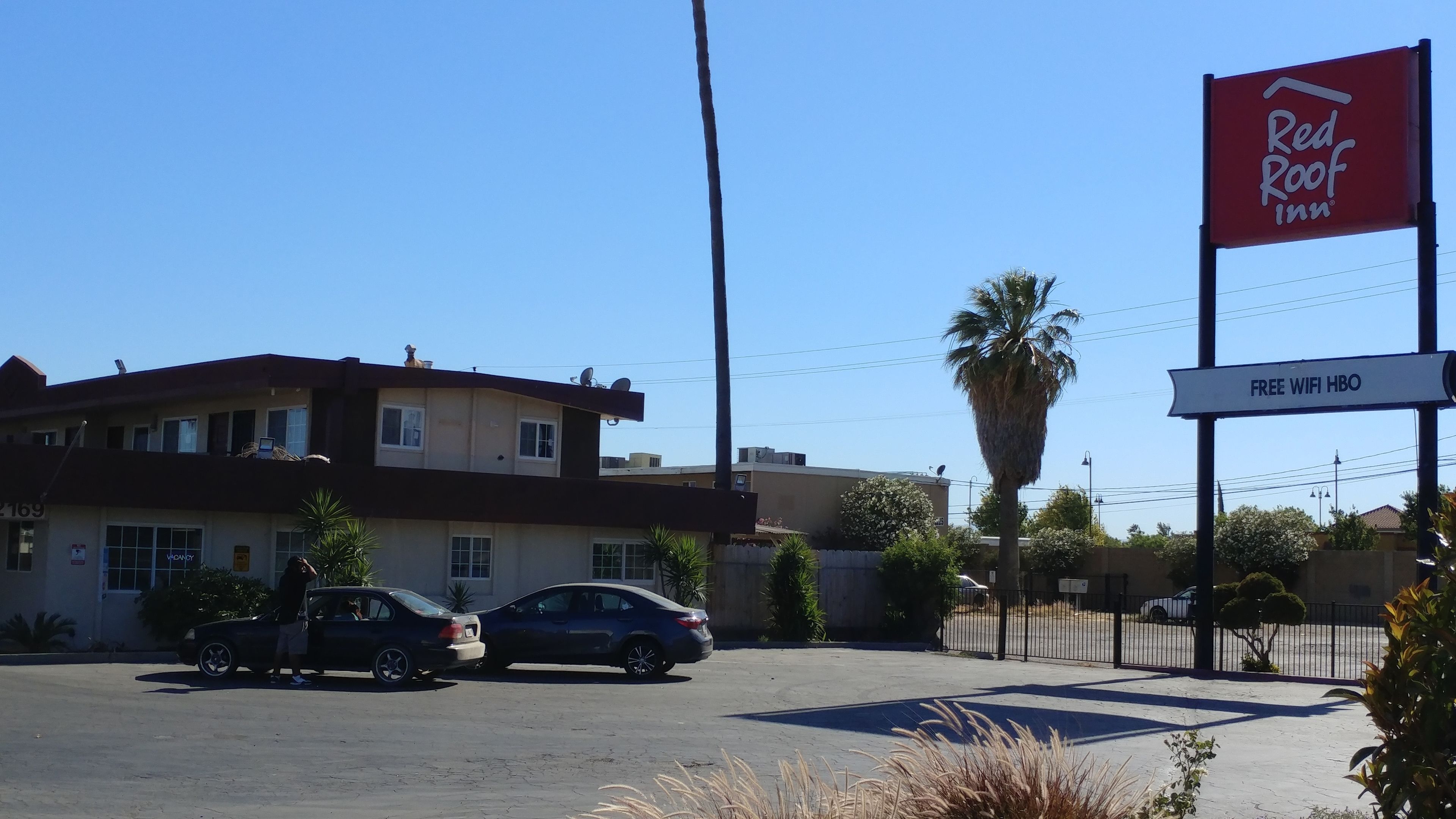 A Red Roof Inn with a sign indicating free WiFi HBO.