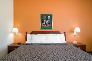 Habitación, 1 cama King size, para no fumadores | Caja de seguridad en la habitación y escritorio 