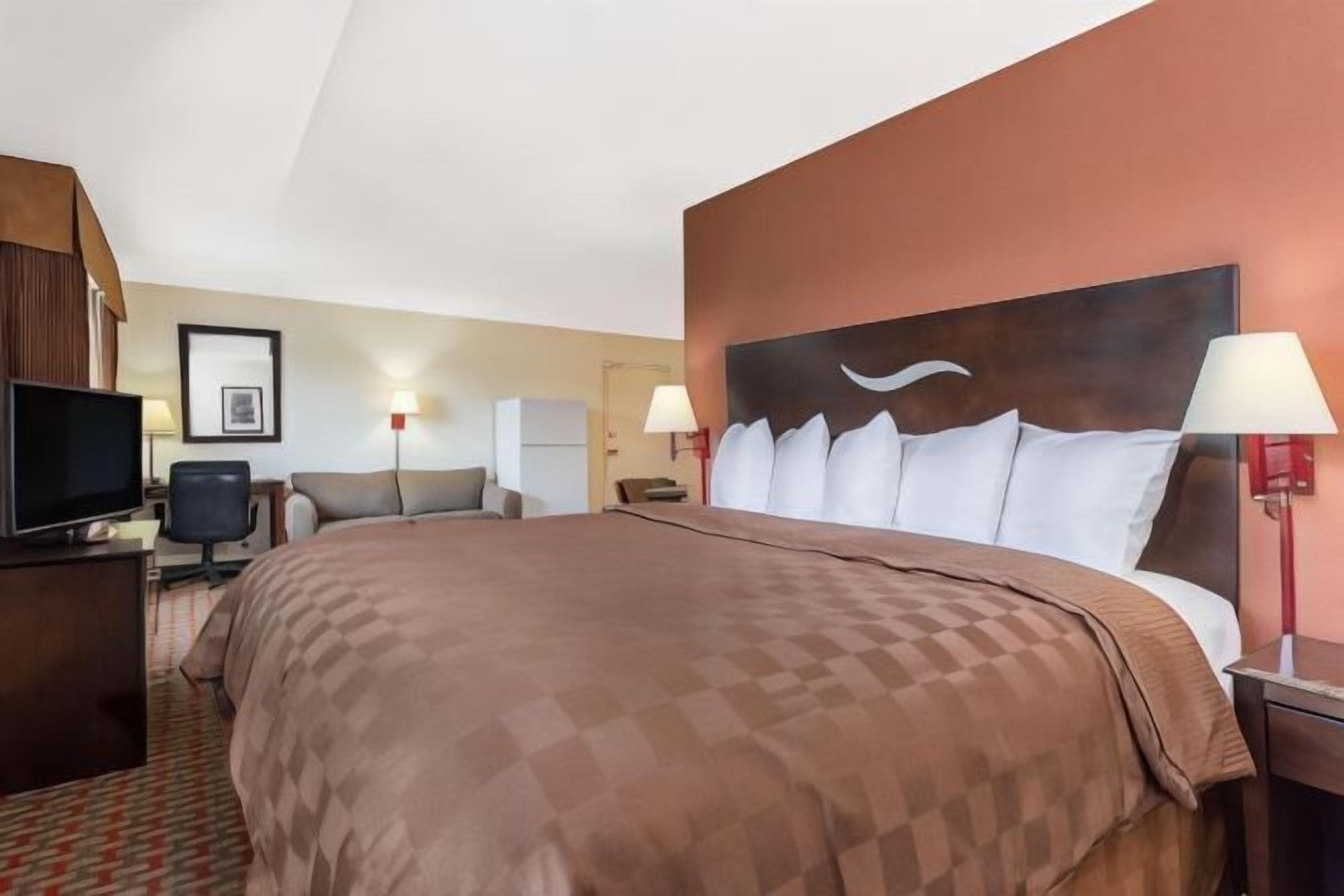 Caja fuerte, escritorio, espacio para trabajar con un portátil